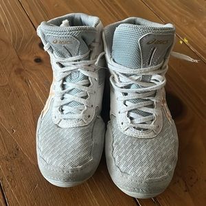 ASICS Boys Size 2 Wrestling Shoes